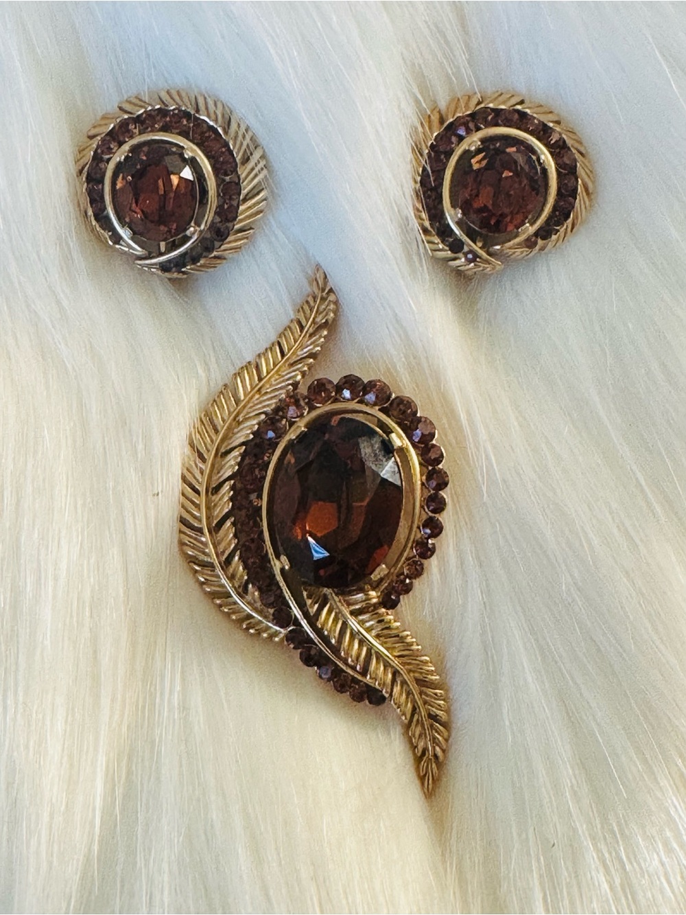 Vintage Crown Trifari Gold Tone Brown Crystal Leaf Brooch and Earring